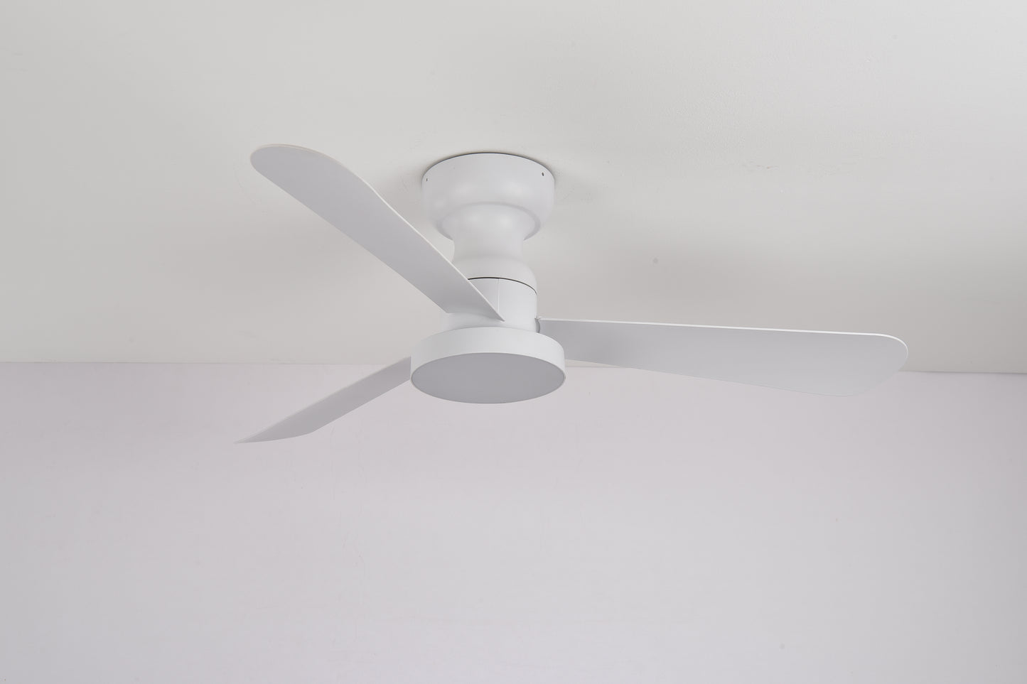 Ventilador de Techo LED 42"3 Aspas, Motor DC 30W, 6 Velocidades, CCT Ajustable 3000K-6000K, IP20, Blanco/Madera Clara